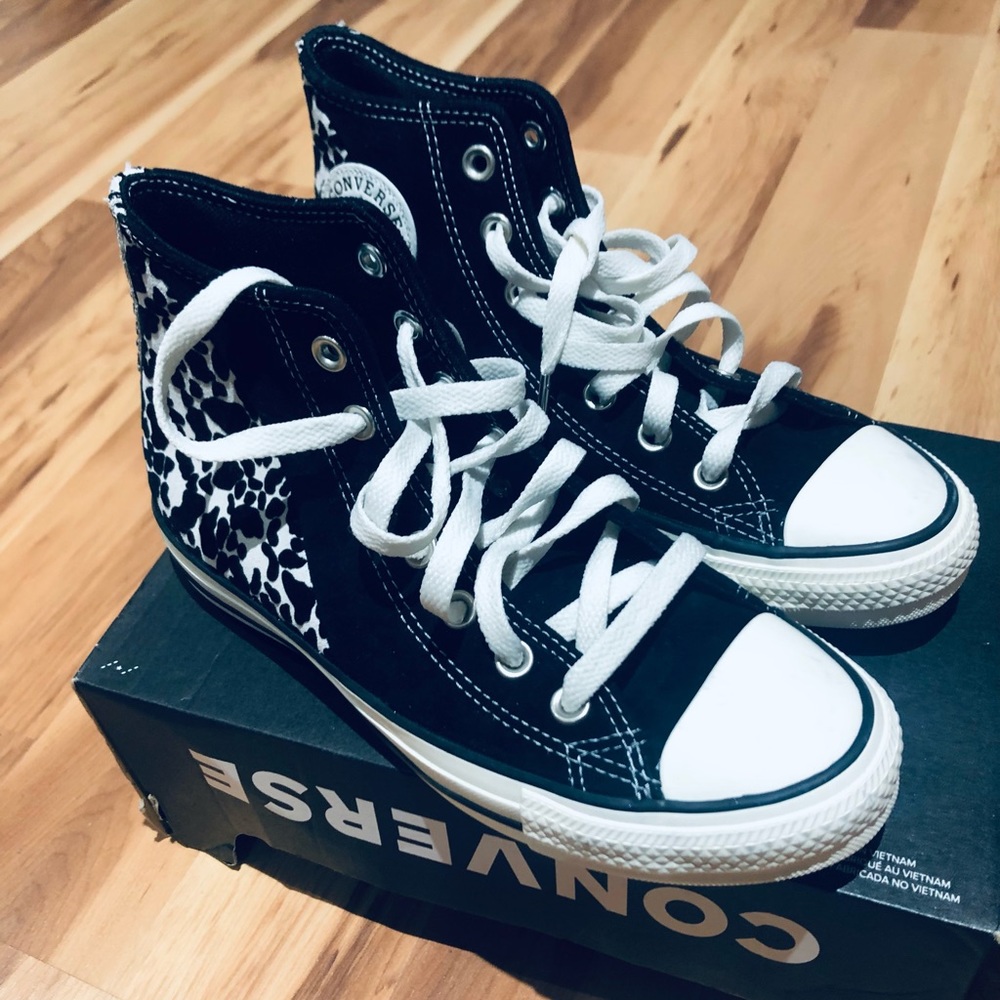 NWOT Converse shoes